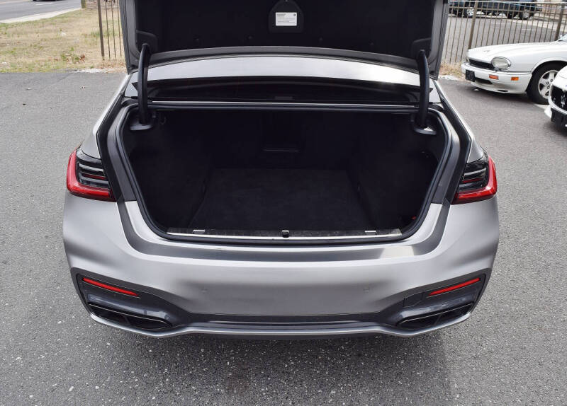 2022 BMW 7 Series M760i xDrive