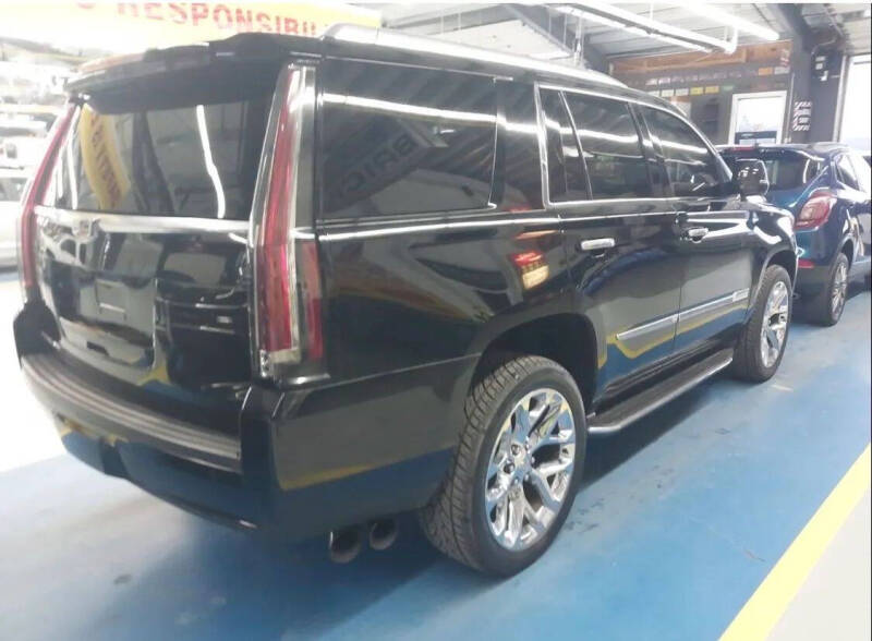 2016 Cadillac Escalade Luxury Collection