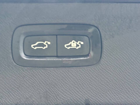 2016 Volvo XC90 T5 Momentum