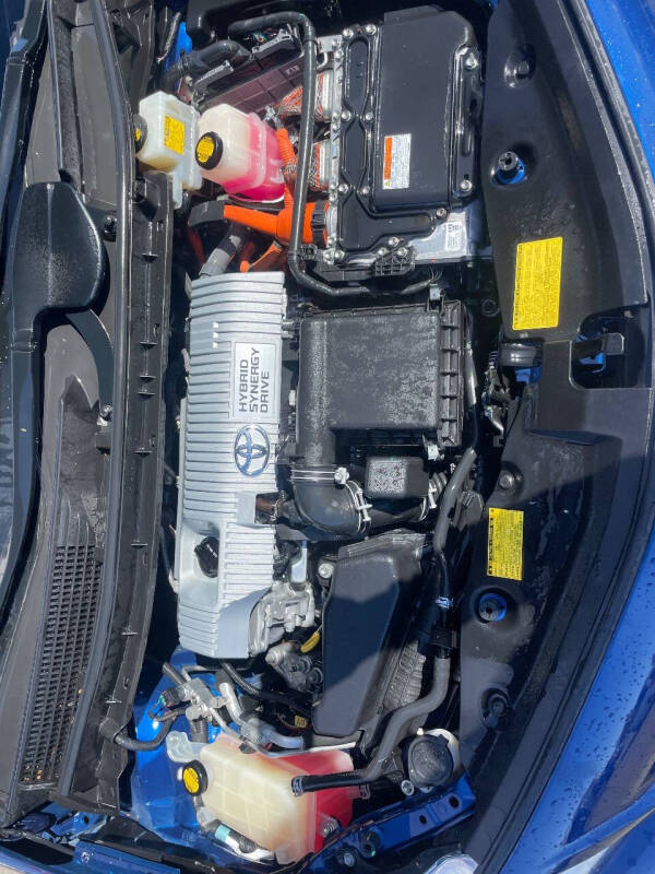 2013 Toyota Prius v Three