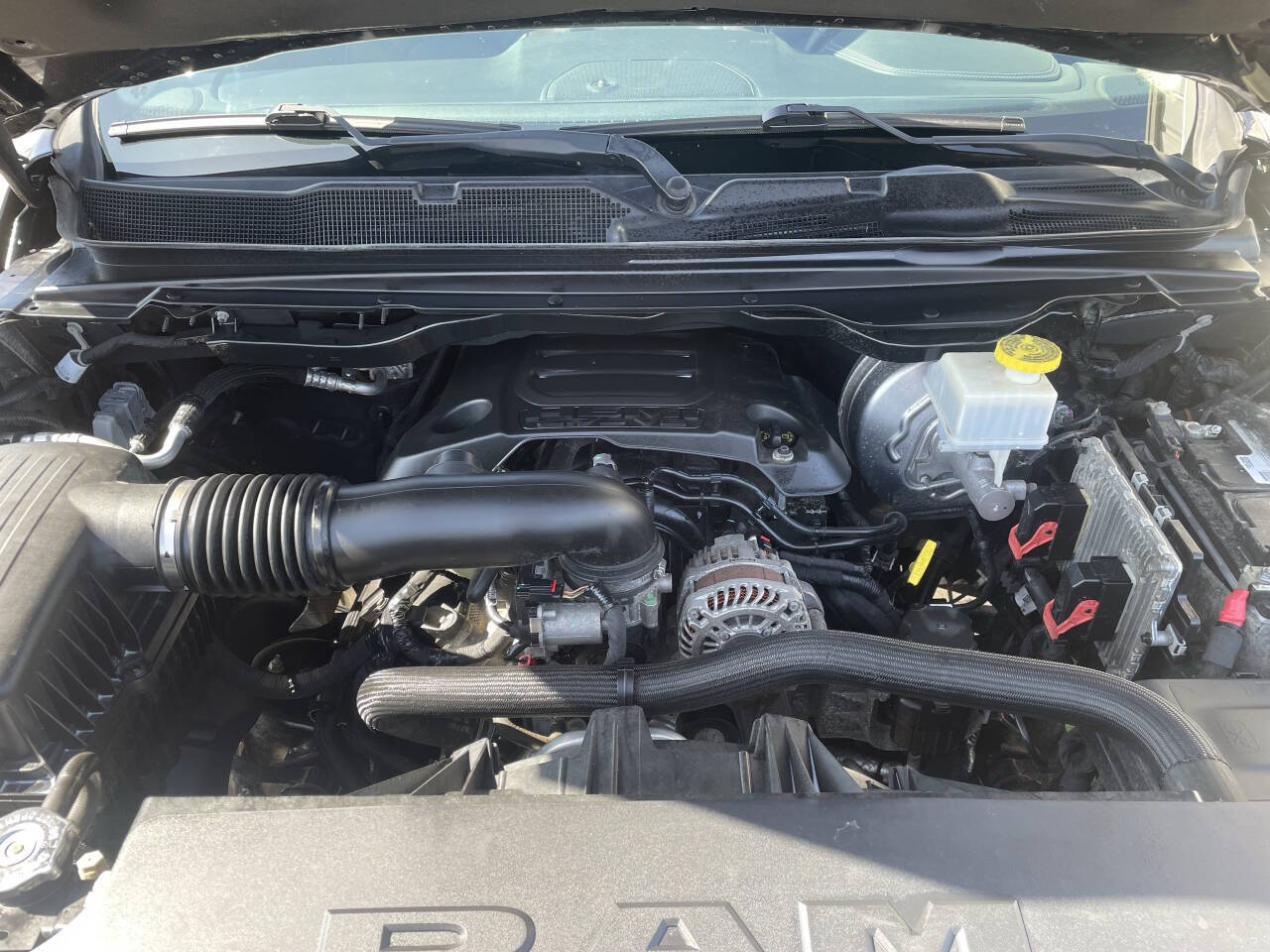2019 Ram 1500 Laramie photo 8