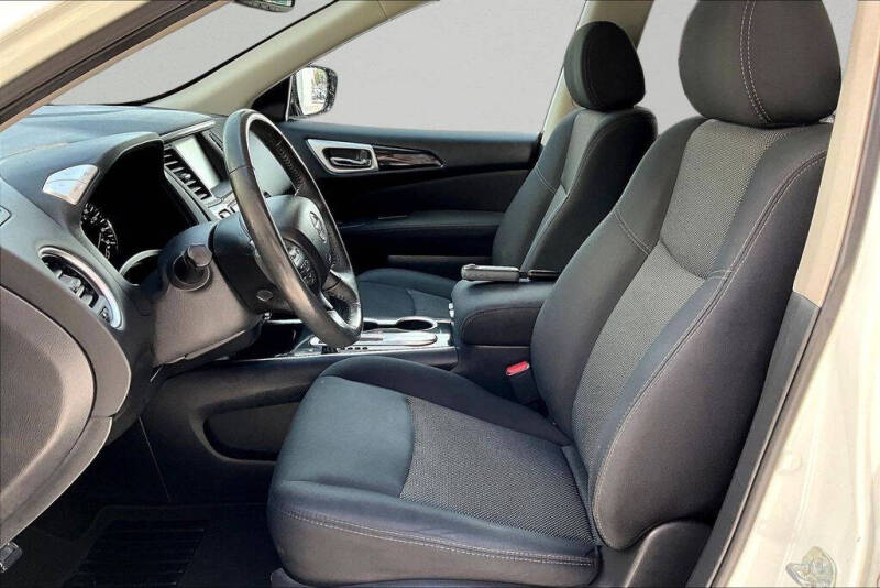 2017 Nissan Pathfinder SV