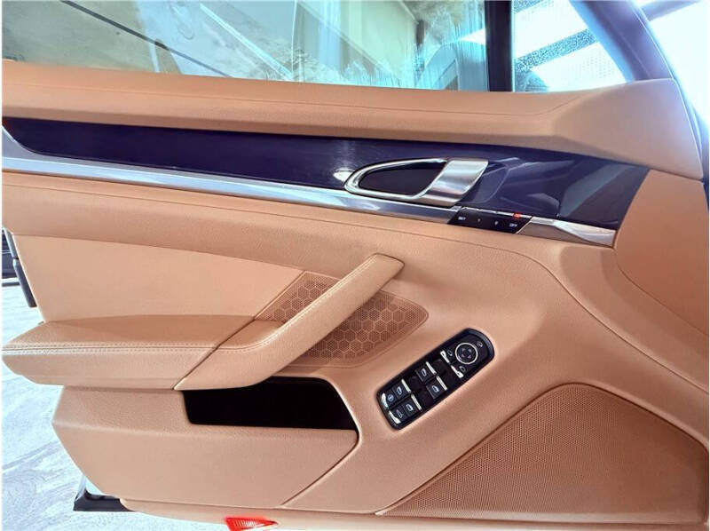 2011 Porsche Panamera 4