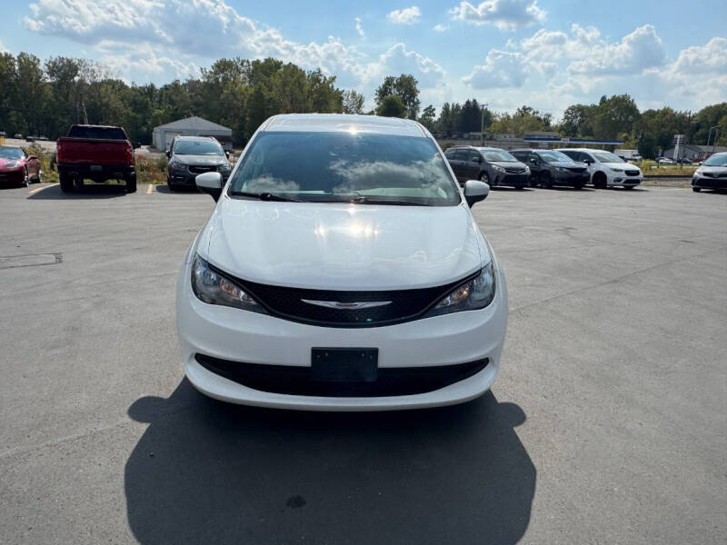 2023 Chrysler Voyager LX