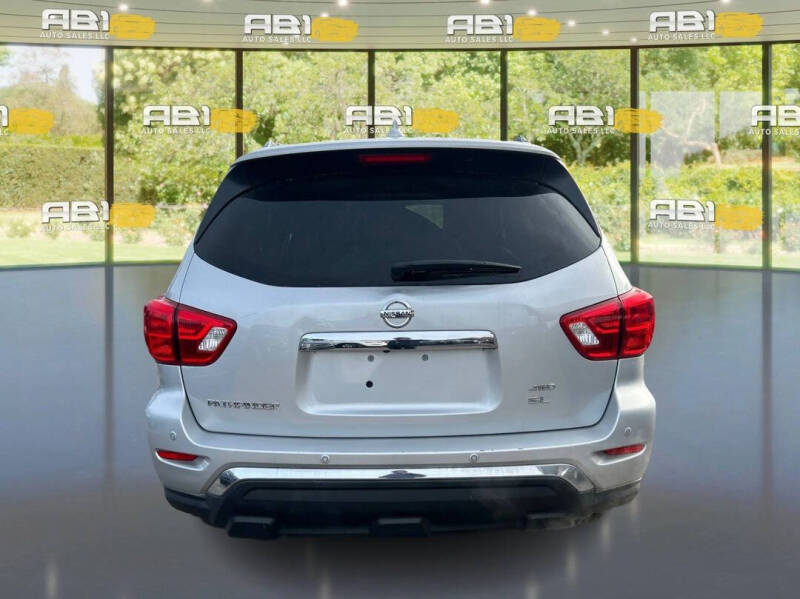 2020 Nissan Pathfinder SL