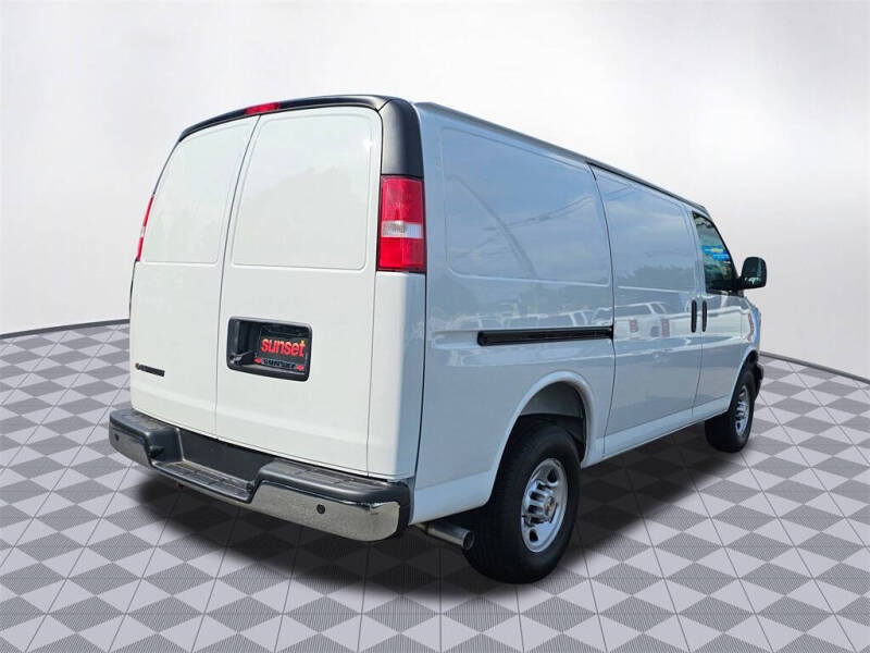 2025 Chevrolet Express 2500