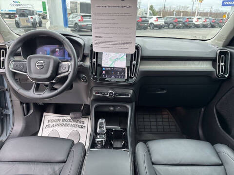 2023 Volvo XC40 B5 Plus Dark Theme