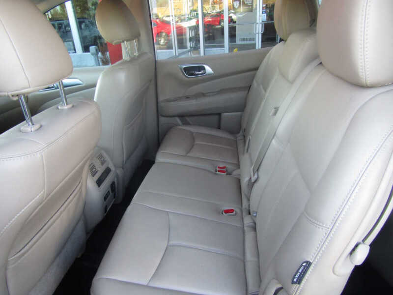 2020 Nissan Pathfinder SL