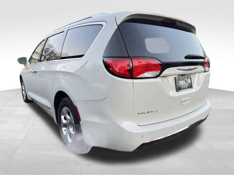 2017 Chrysler Pacifica Touring-L Plus