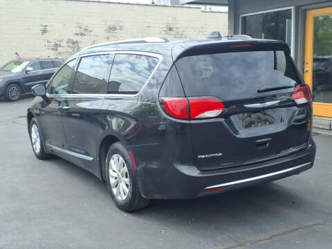 2018 Chrysler Pacifica Touring L