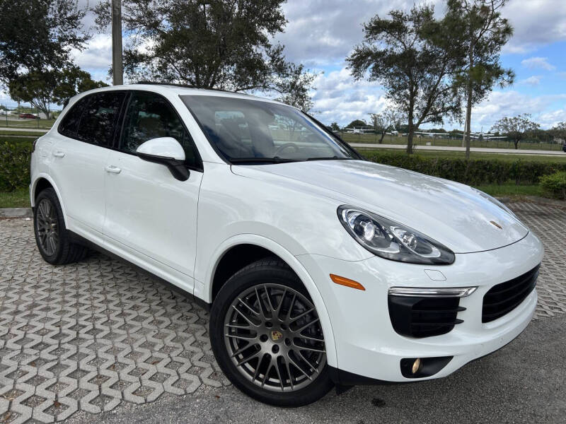2017 Porsche Cayenne Platinum Edition's photo