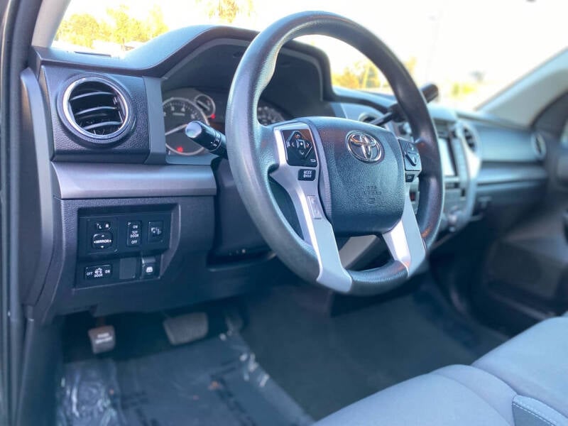 2016 Toyota Tundra SR5 photo 17