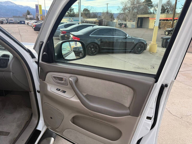 2005 Toyota Sequoia SR5