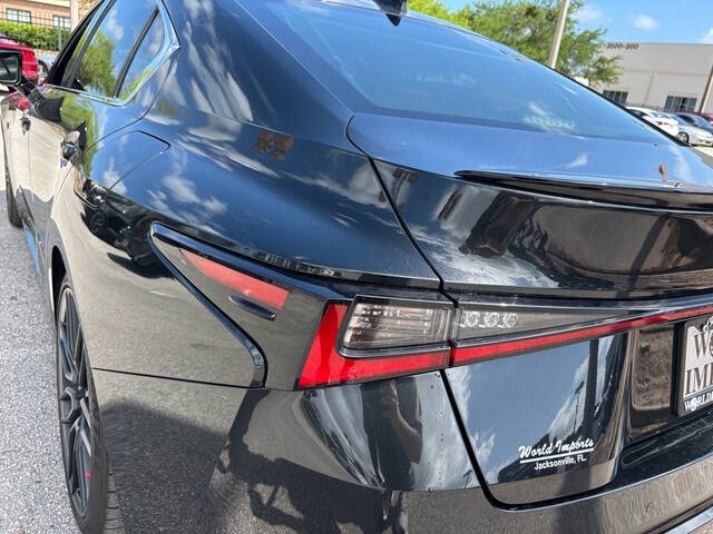 2023 Lexus IS 350 11