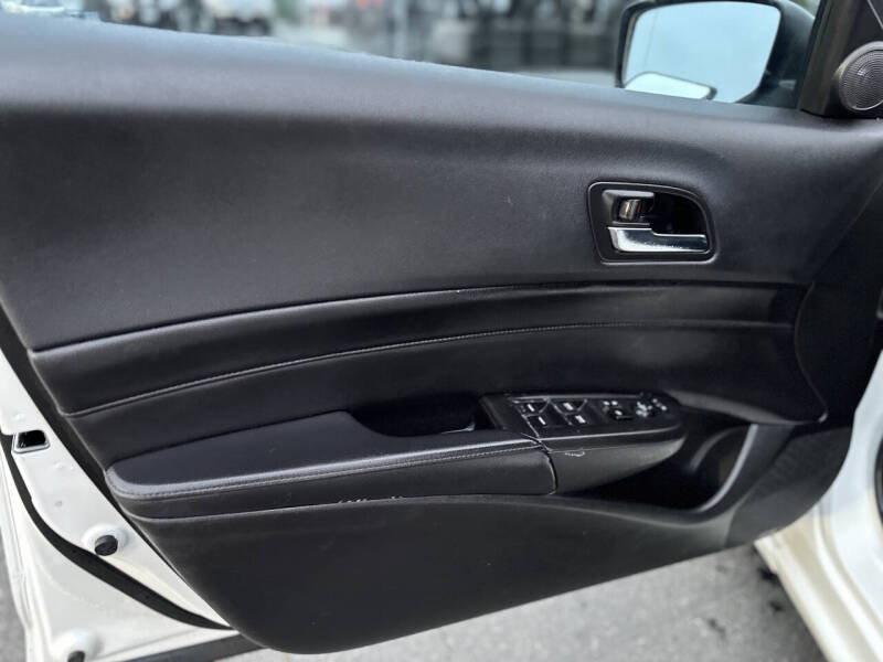 2013 Acura ILX 2.0L w/Premium