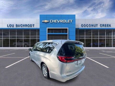 2024 Chrysler Pacifica Touring L