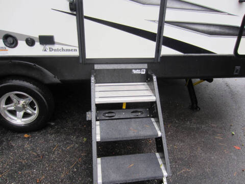 2021 Coleman Light Series 1805RB