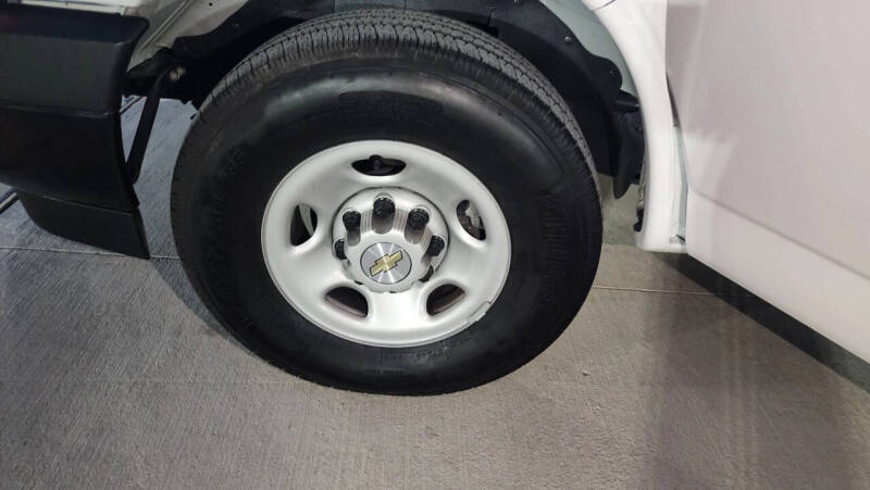 2024 Chevrolet Express 2500