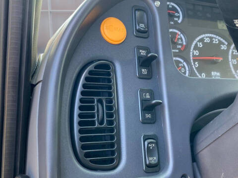 2015 Freightliner 108 SD