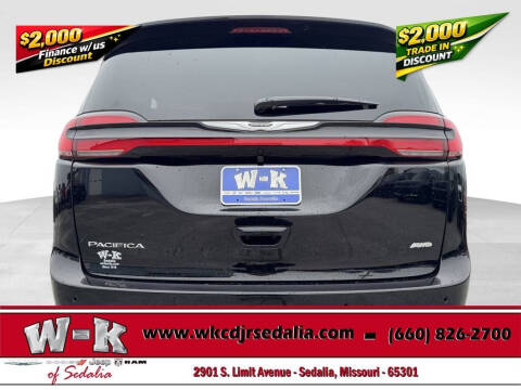 2026 Chrysler Pacifica Select