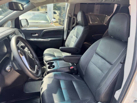 2017 Toyota Sienna SE 8-Passenger