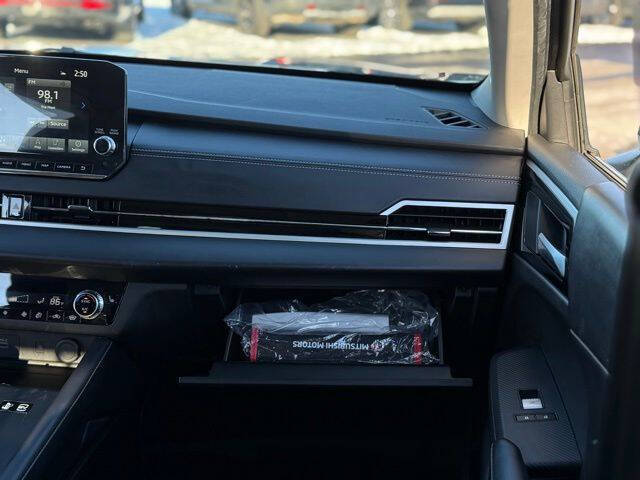 2023 Mitsubishi Outlander PHEV SE