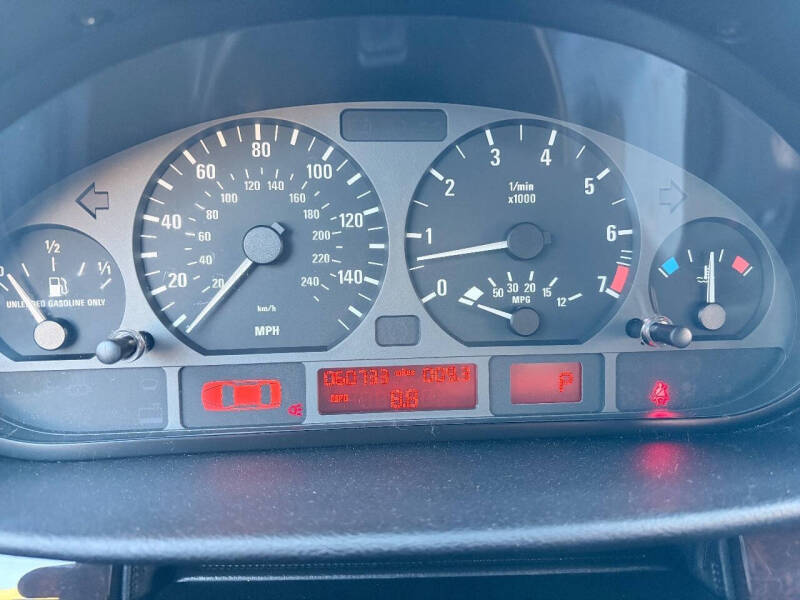 2004 BMW 3 Series 325xi