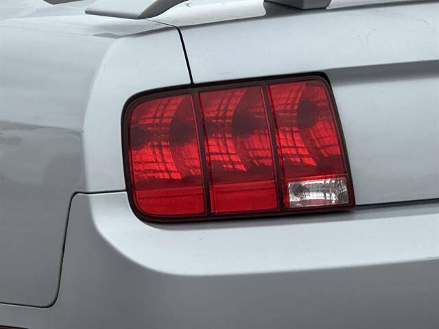 2006 Ford Mustang V6 Deluxe