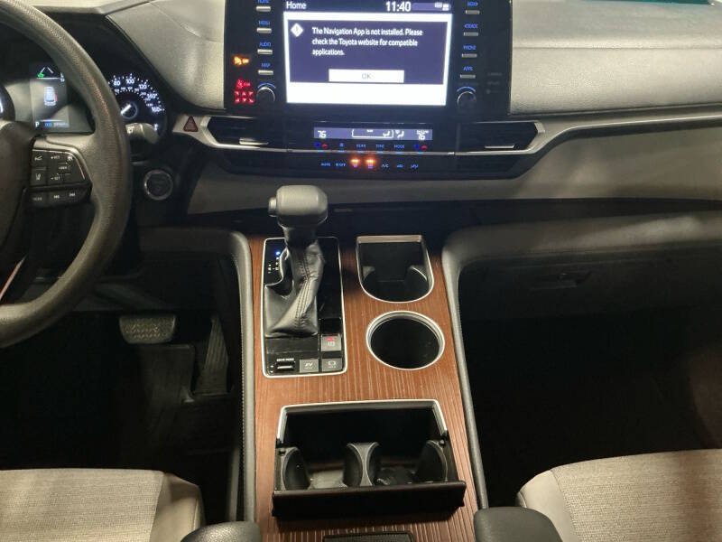 2023 Toyota Sienna LE 8-Passenger