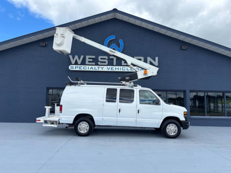 2010 Ford E-Series E-350 Super Duty's photo