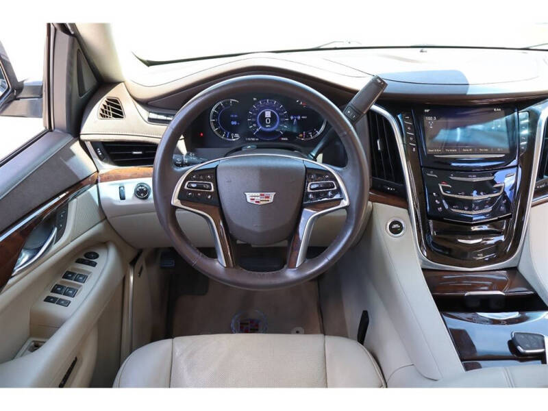 2017 Cadillac Escalade Luxury