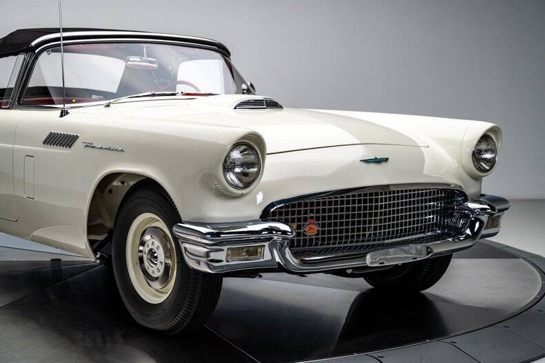 1957 Ford Thunderbird