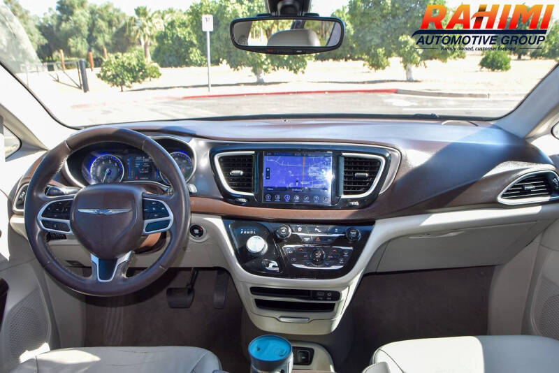 2017 Chrysler Pacifica Touring-L
