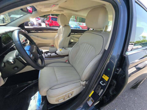 2017 Genesis G90