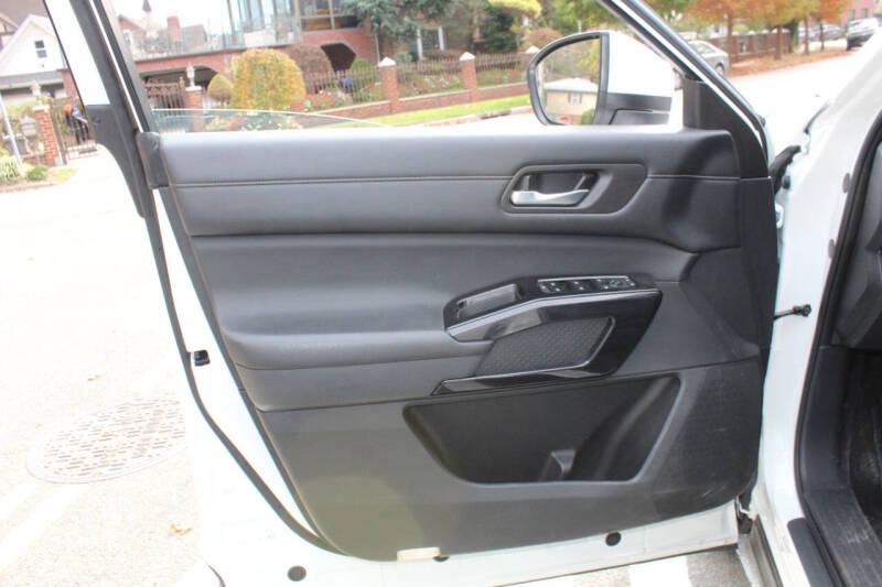 2022 Nissan Pathfinder SV