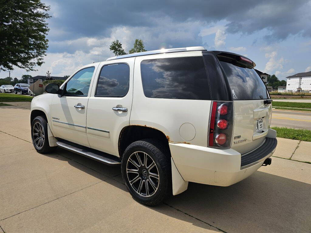 2011 GMC Yukon for sale at Bigfoot Auto in Hiawatha, IA