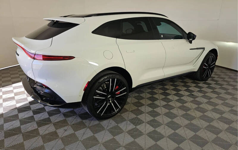 2023 Aston Martin DBX