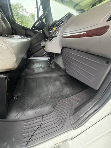 2019 Freightliner Business class M2