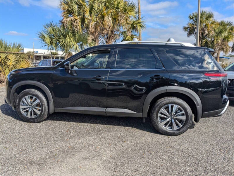 2025 Nissan Pathfinder SL