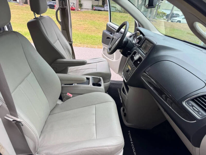 2014 Chrysler Town and Country Touring