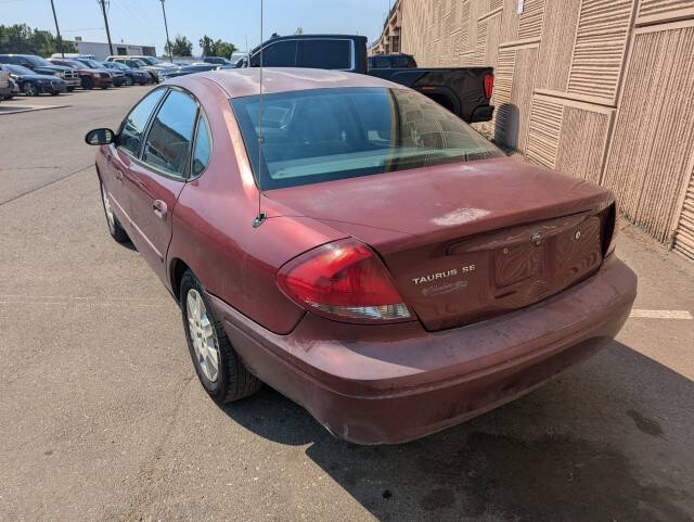 2004 Ford Taurus SE