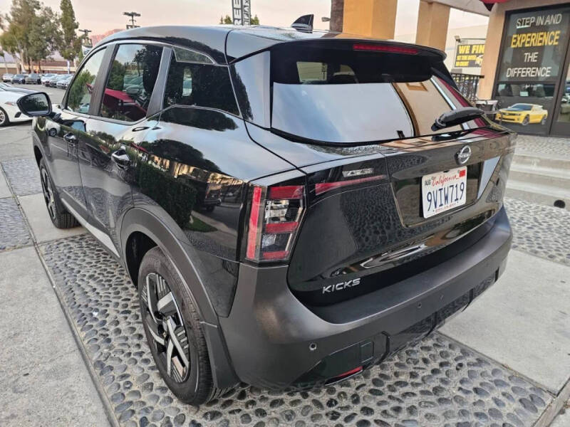 2025 Nissan Kicks SV