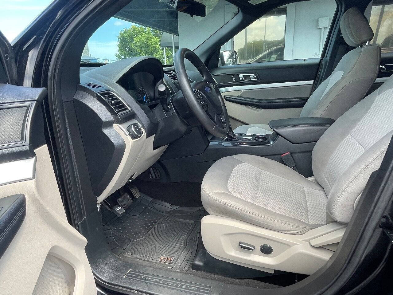 2018 Ford Explorer  - $17,900