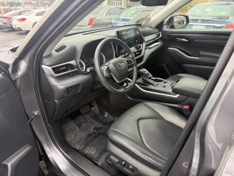 2022 Toyota Highlander Hybrid XLE