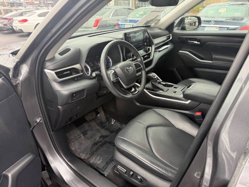 2022 Toyota Highlander Hybrid XLE