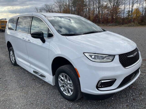 2024 Chrysler Pacifica Touring