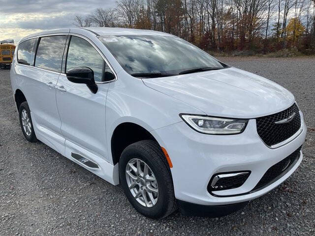 2024 Chrysler Pacifica Touring