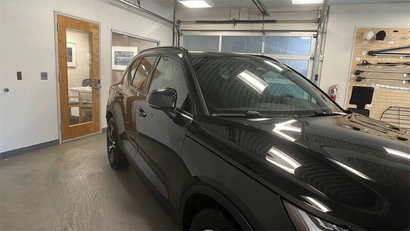 2023 Volvo XC40 B5 Plus Dark Theme