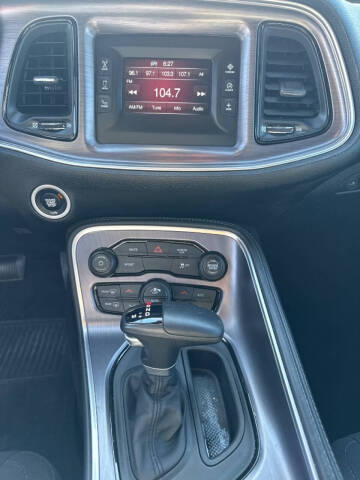 2017 Dodge Challenger SXT
