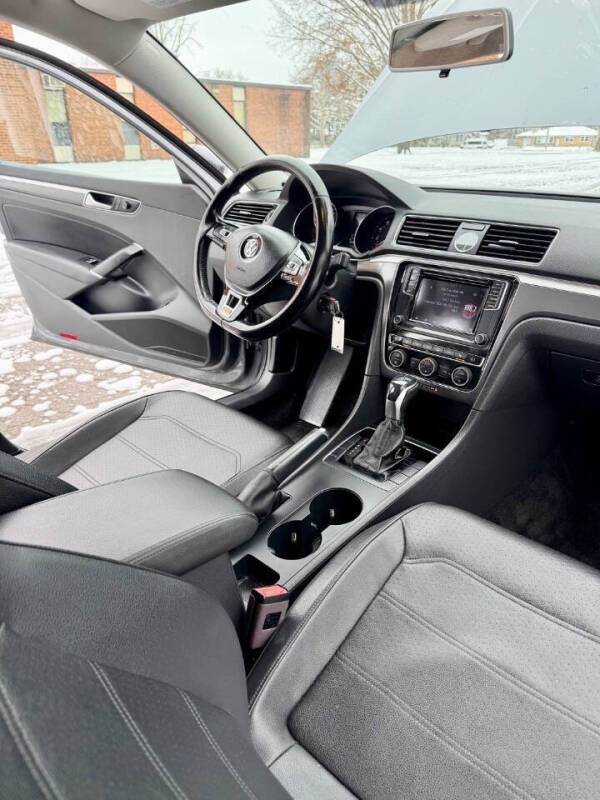 2017 Volkswagen Passat 1.8T R-Line